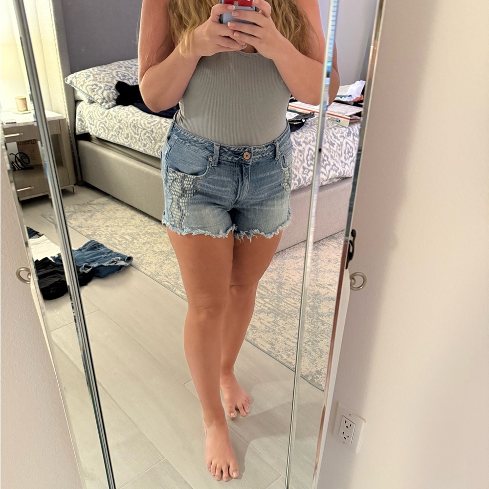 American Eagle Hi Rise Festival Shorts 14